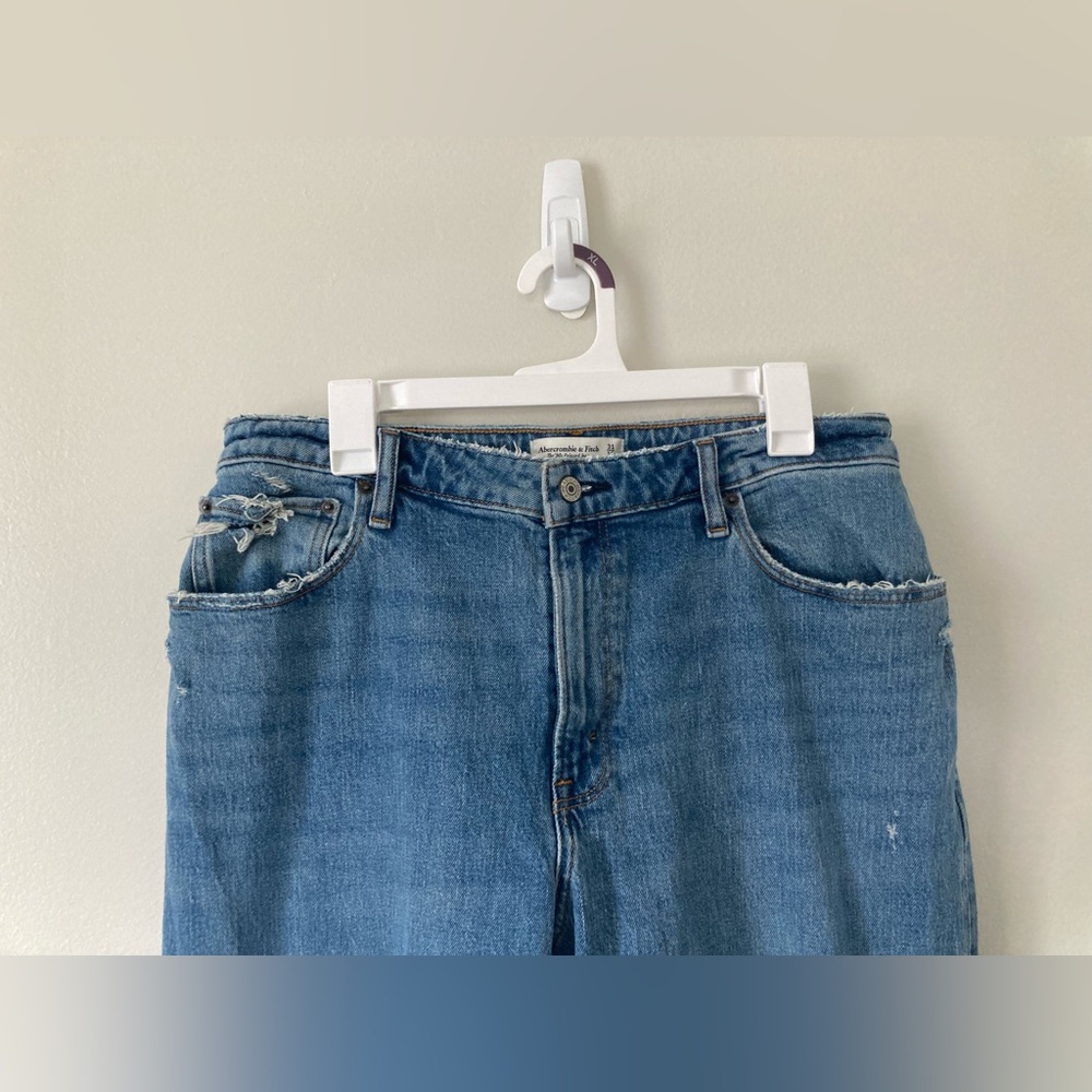 Abercrombie & Fitch Curve Love 90's Relaxed High Rise Jeans (31/12s) - Picture 3 of 7